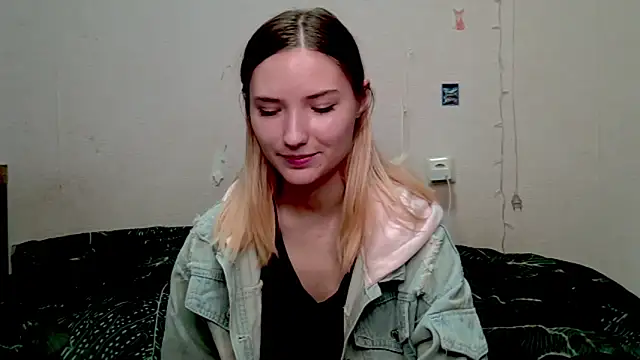 Snapshot of _kikiclark__ chatting on 10/12/25, 08:41 kikiclark online show from 10/12/25, 08:41