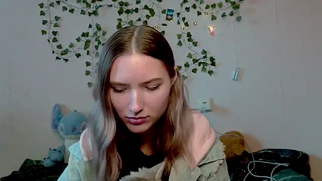 Snapshot of _kikiclark__ chatting on 10/23/25, 01:10 kikiclark online show from 10/23/25, 01:10