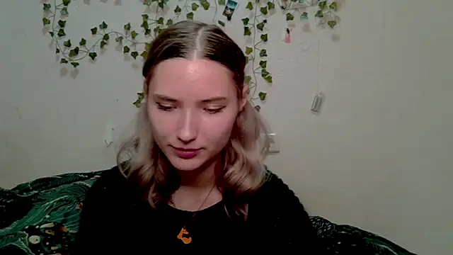 Snapshot of _kikiclark__ chatting on 10/29/25, 08:54 kikiclark online show from 10/29/25, 08:54