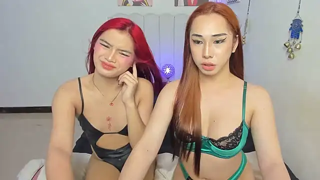 Snapshot of Emerald_DeLuxe chatting on 10/22/25, 03:34 Emerald DeLuxe online show from 10/22/25, 03:34