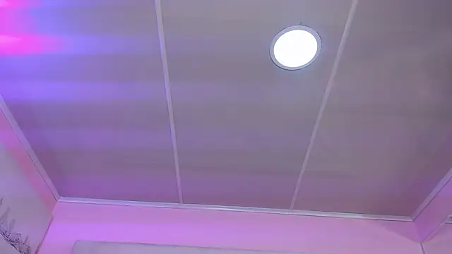 Miaa Smithh   online show from 11/14/25, 12:15