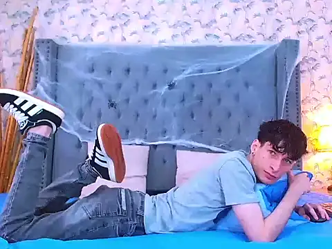 Luke Carter online show from 10/23/25, 01:10