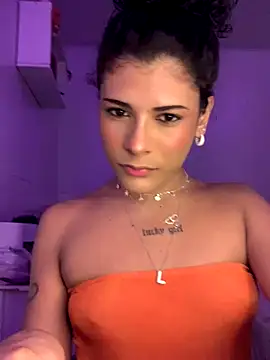 Snapshot of luluzinhax chatting on 10/10/25, 02:32 luluzinhax online show from 10/10/25, 02:32