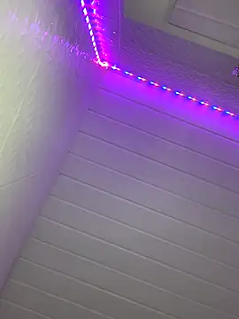 Snapshot of luluzinhax chatting on 10/17/25, 01:53 luluzinhax online show from 10/17/25, 01:53