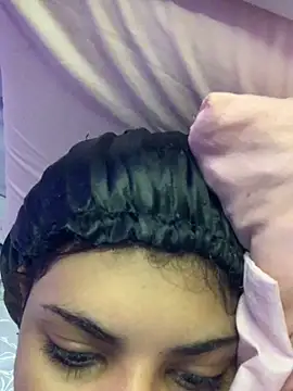 Snapshot of luluzinhax chatting on 10/22/25, 01:11 luluzinhax online show from 10/22/25, 01:11