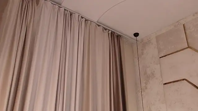 Snapshot of Olivia_Mourr chatting on 10/11/25, 06:39 Olivia Mourr online show from 10/11/25, 06:39