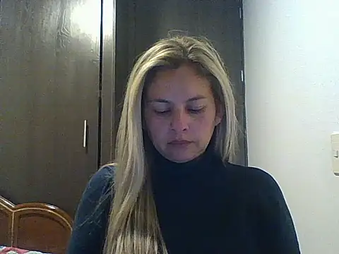 Snapshot of Valery__Rouse_ chatting on 09/19/25, 03:52 Valery Rouse online show from 09/19/25, 03:52