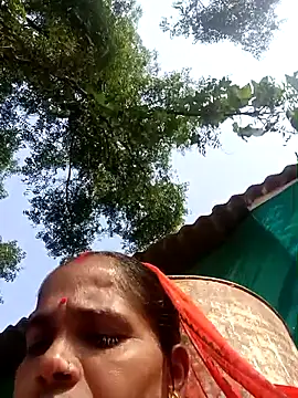 Snapshot of Hot-honi chatting on 11/06/25, 04:24 Hot-honi online show from 11/06/25, 04:24