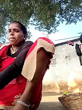 Snapshot of Hot-honi chatting on 11/15/25, 03:04 Hot-honi online show from 11/15/25, 03:04