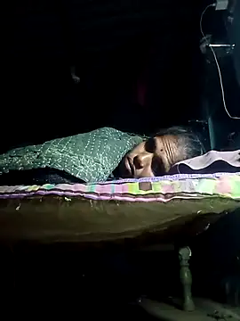 Snapshot of Hot-honi chatting on 11/15/25, 10:15 Hot-honi online show from 11/15/25, 10:15