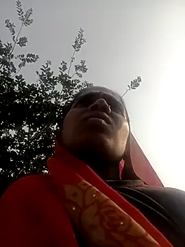 Snapshot of Hot-honi chatting on 11/19/25, 09:53 Hot-honi online show from 11/19/25, 09:53