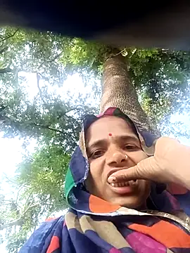 Snapshot of Hot-honi chatting on 11/22/25, 08:24 Hot-honi online show from 11/22/25, 08:24