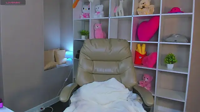 Lynn Martin online show from 09/26/25, 01:09