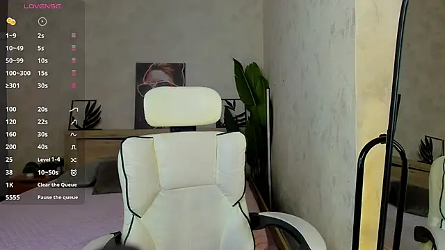 Snapshot of Lynn_Martin chatting on 05/16/26, 05:23 Lynn Martin online show from 05/16/26, 05:23