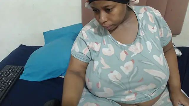 Chubby Queenx255 online show from 11/08/25, 08:40