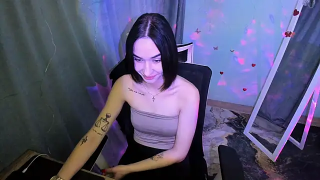 Snapshot of Bella_Night4 chatting on 12/01/25, 08:08 Bella Night4 online show from 12/01/25, 08:08