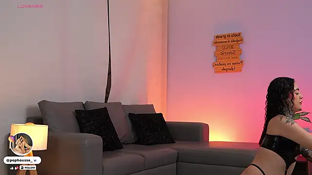 Snapshot of PopHouse_ chatting on 11/21/25, 11:09 PopHouse online show from 11/21/25, 11:09