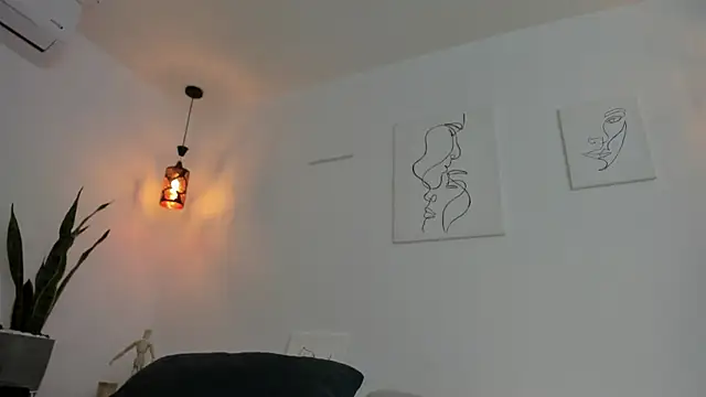 Snapshot of kaylajhonnes6 chatting on 10/19/25, 01:45 kaylajhonnes6 online show from 10/19/25, 01:45