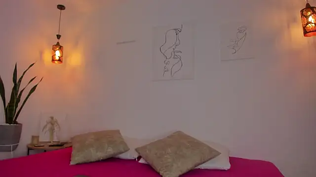 Snapshot of kaylajhonnes6 chatting on 11/12/25, 02:06 kaylajhonnes6 online show from 11/12/25, 02:06