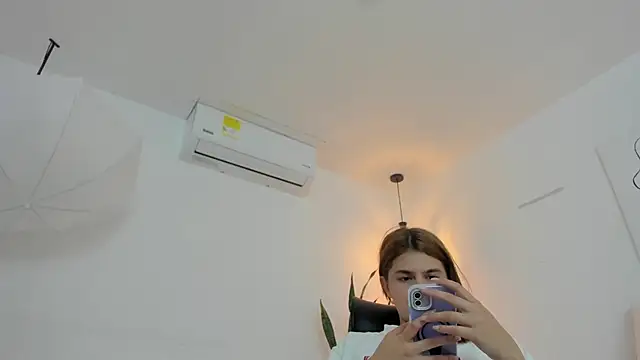 Snapshot of kaylajhonnes6 chatting on 11/30/25, 06:45 kaylajhonnes6 online show from 11/30/25, 06:45