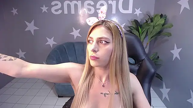 Snapshot of Candy_kush_t chatting on 09/17/25, 08:21 Candy kush t online show from 09/17/25, 08:21