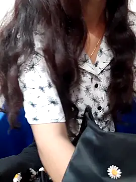 Snapshot of siya_rani67 chatting on 10/05/25, 06:12 siya rani67 online show from 10/05/25, 06:12