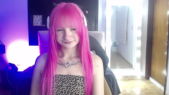 Snapshot of _Charlotte_Collins_ chatting on 07/17/26, 04:34 Charlotte Collins online show from 07/17/26, 04:34
