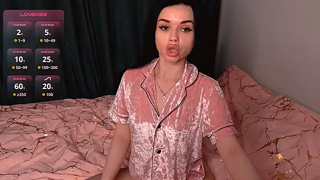 Snapshot of Luxuryy_baby chatting on 11/23/25, 04:51 Luxuryy baby online show from 11/23/25, 04:51