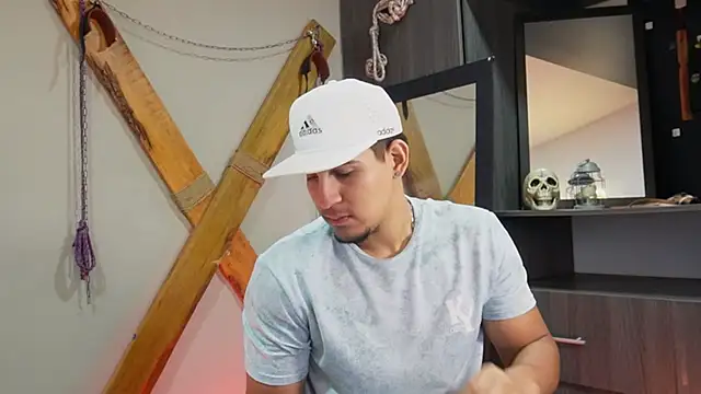 Snapshot of massimo_vidal_ chatting on 09/11/25, 12:05 massimo vidal online show from 09/11/25, 12:05