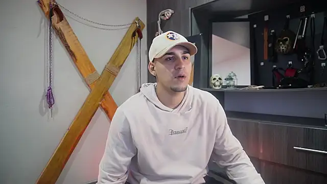 Snapshot of massimo_vidal_ chatting on 09/19/25, 12:39 massimo vidal online show from 09/19/25, 12:39