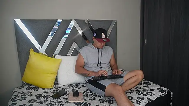 Snapshot of massimo_vidal_ chatting on 09/23/25, 12:08 massimo vidal online show from 09/23/25, 12:08