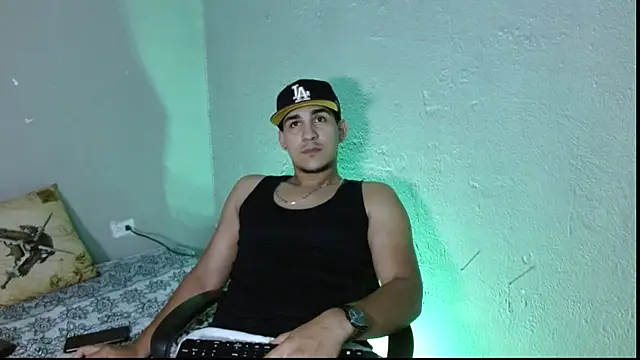 Snapshot of massimo_vidal_ chatting on 11/13/25, 08:30 massimo vidal online show from 11/13/25, 08:30