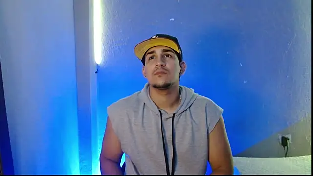 Snapshot of massimo_vidal_ chatting on 12/04/25, 03:27 massimo vidal online show from 12/04/25, 03:27