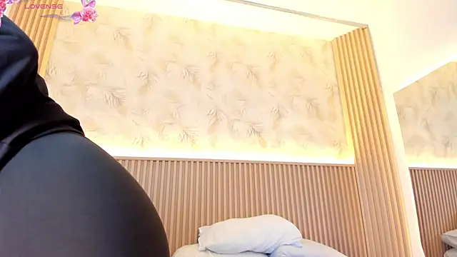 Snapshot of Liss-Reyes chatting on 05/22/26, 12:11 Liss-Reyes online show from 05/22/26, 12:11