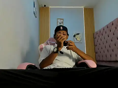 Jax Maliq online show from 10/07/25, 01:47