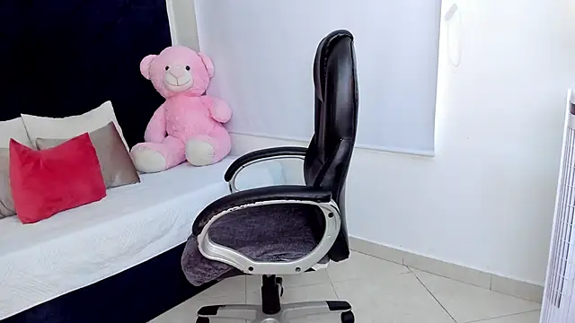 kate lua online show from 11/08/25, 01:22