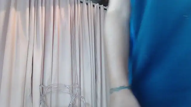 Snapshot of Skarlett_hot_ chatting on 10/15/25, 10:43 Skarlett hot online show from 10/15/25, 10:43