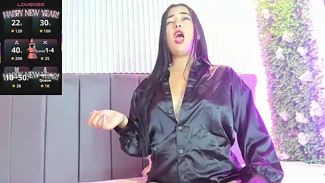 Snapshot of Skarlett_hot_ chatting on 10/23/25, 09:35 Skarlett hot online show from 10/23/25, 09:35