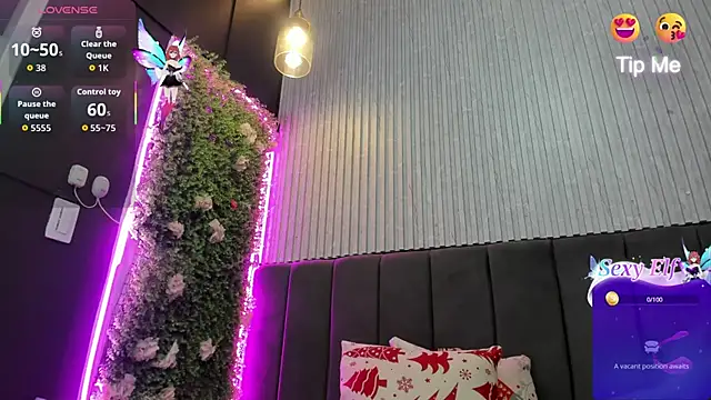 Snapshot of Skarlett_hot_ chatting on 12/15/25, 08:35 Skarlett hot online show from 12/15/25, 08:35