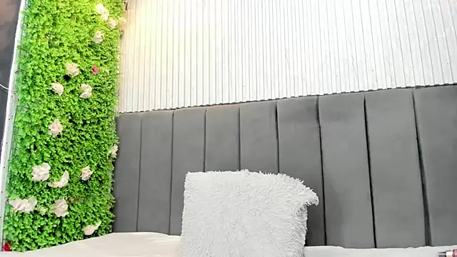 Snapshot of Skarlett_hot_ chatting on 01/08/26, 09:50 Skarlett hot online show from 01/08/26, 09:50