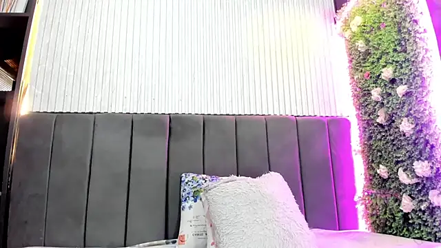 Snapshot of Skarlett_hot_ chatting on 01/14/26, 09:52 Skarlett hot online show from 01/14/26, 09:52