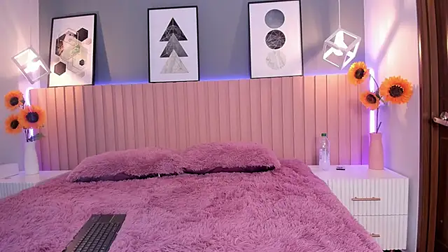 Nina Ford online show from 10/10/25, 03:27