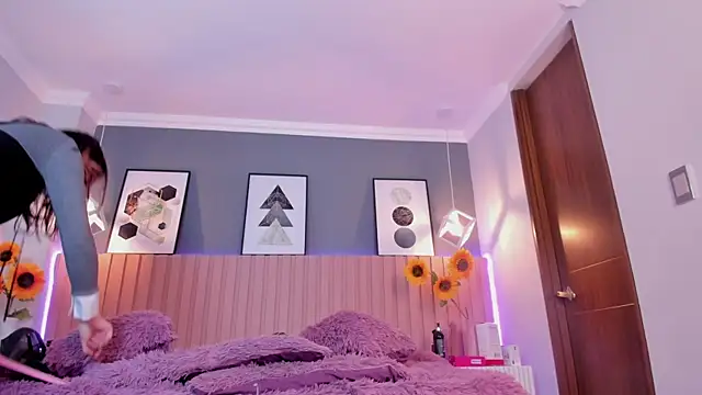 Nina Ford online show from 04/09/26, 03:17