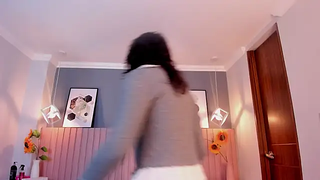 Nina Ford online show from 05/02/26, 04:06
