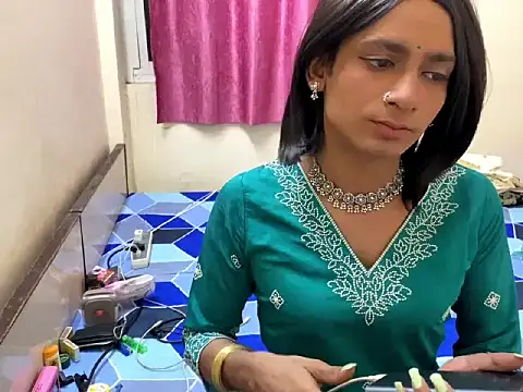 LuvLayla online show from 10/18/25, 06:19