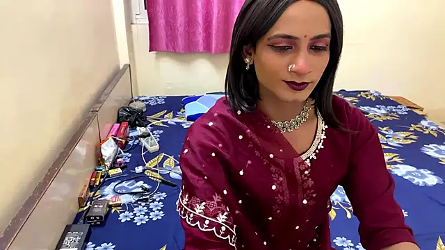 LuvLayla online show from 11/04/25, 05:56