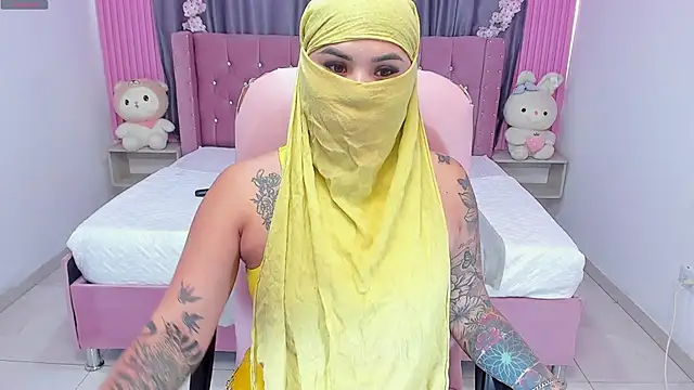 Nayla-Mouna online show from 09/24/25, 07:50