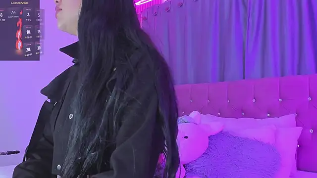 Nayla-Mouna online show from 04/13/26, 07:52