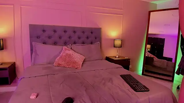 ALICESANDOVAL online show from 09/22/25, 11:45