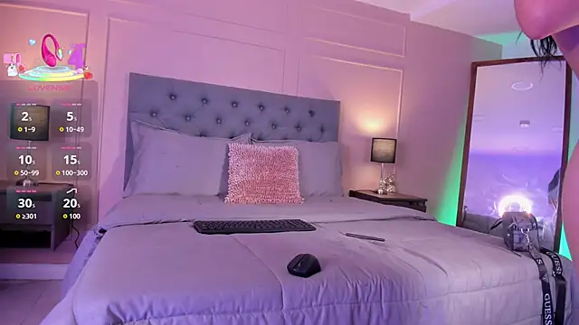 ALICESANDOVAL online show from 10/06/25, 11:18